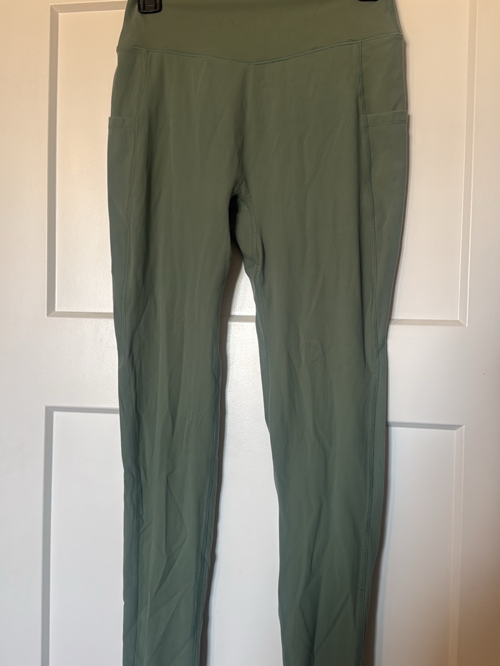 High-Rise Women’s Performance Leggings – Olive Green. With pockets!